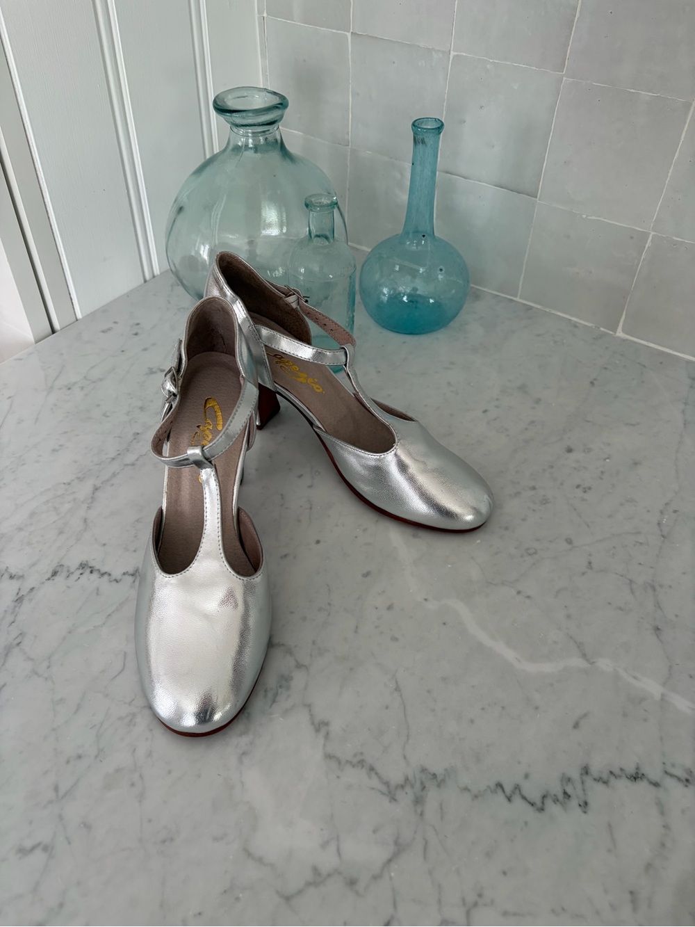 Capezio Silver Chorus NWT Leather Upper Leather Sole Size 7 - Picture 6 of 6